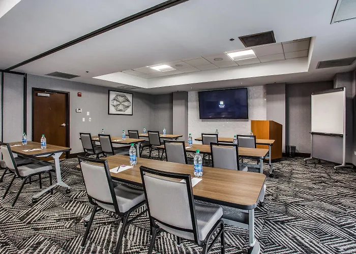Hyatt Place Worth / Cityview 3*